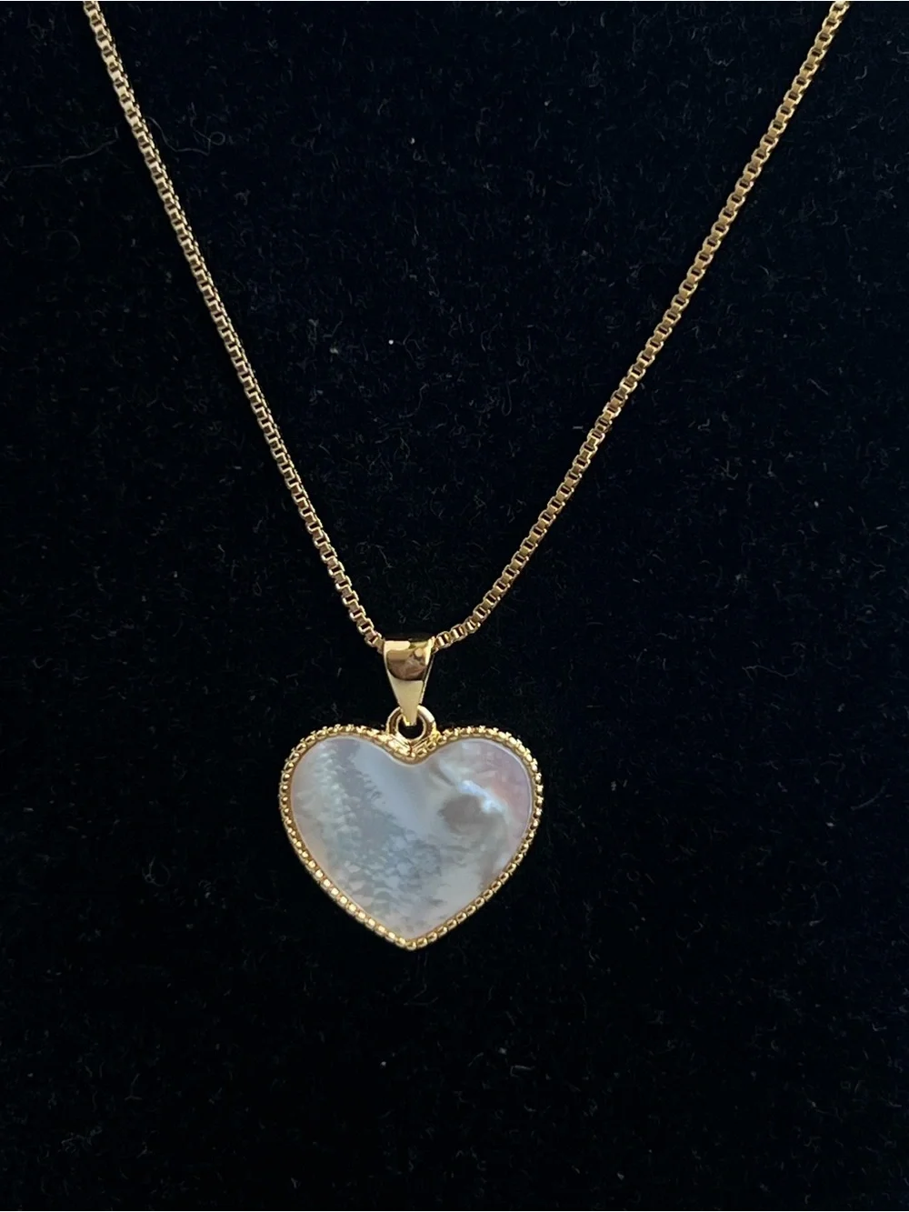 🩷-Gold Heart Pendant Necklace with Iridescent Mother-of-Pearl Accent